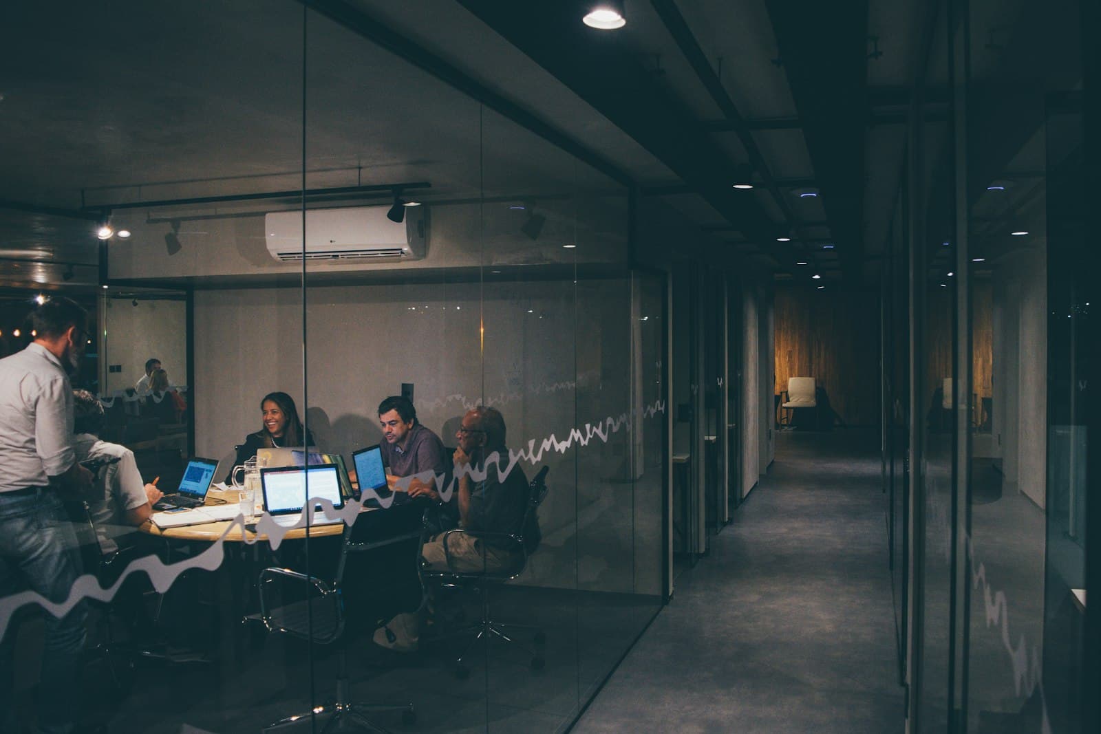 Cloudxstreams team collaborating